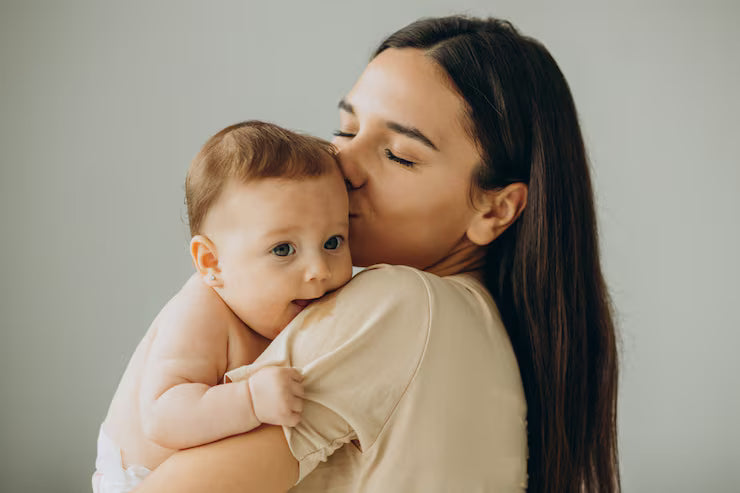 files/mother-with-her-baby-girl-home_1303-29021.avif